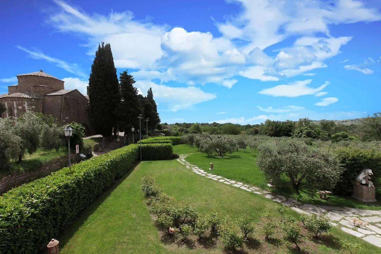 Sovana Hotel & Resort 4*,  Italy